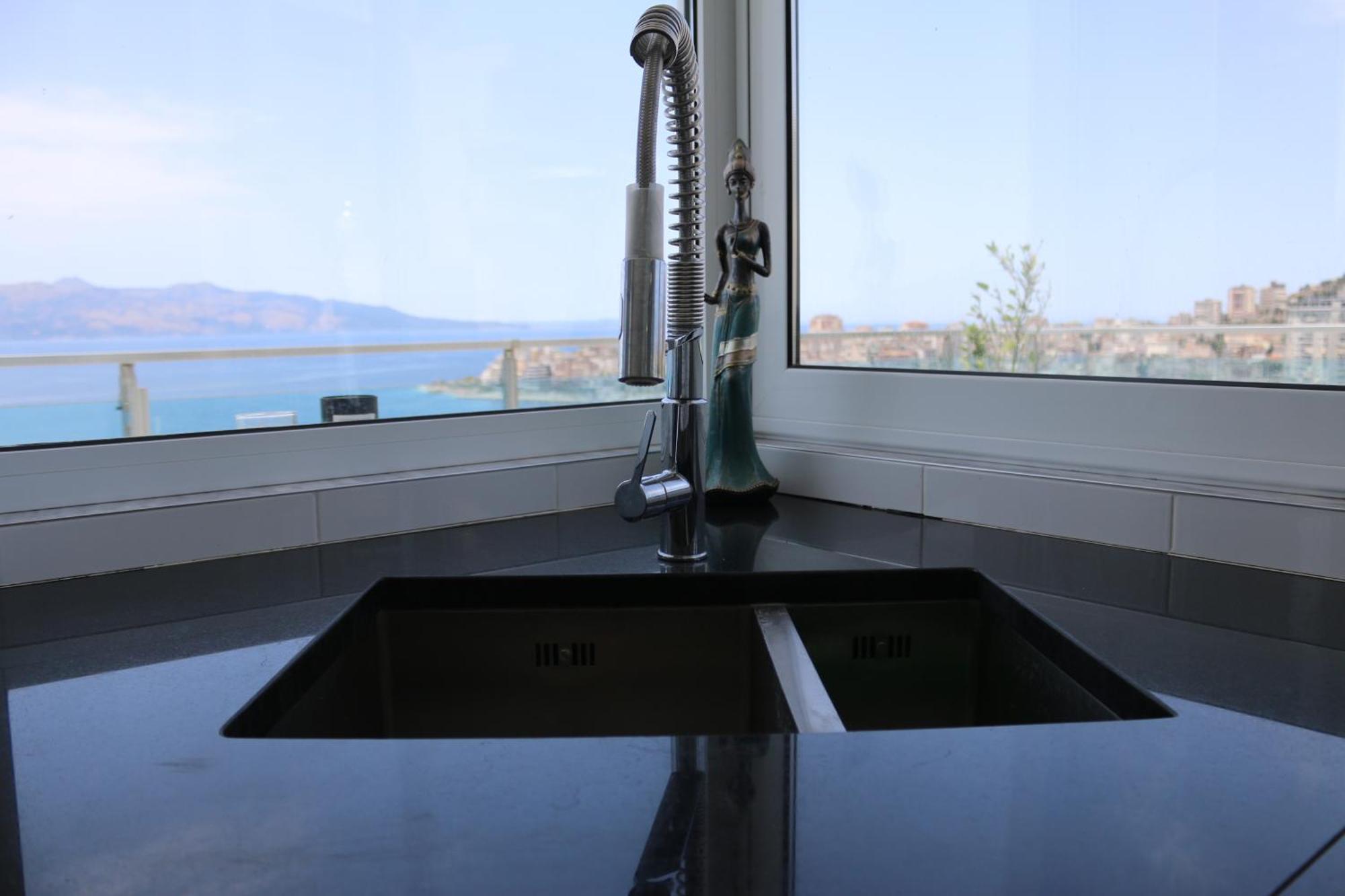 Rocknest Sea View Penthouse Sarandë Exterior foto