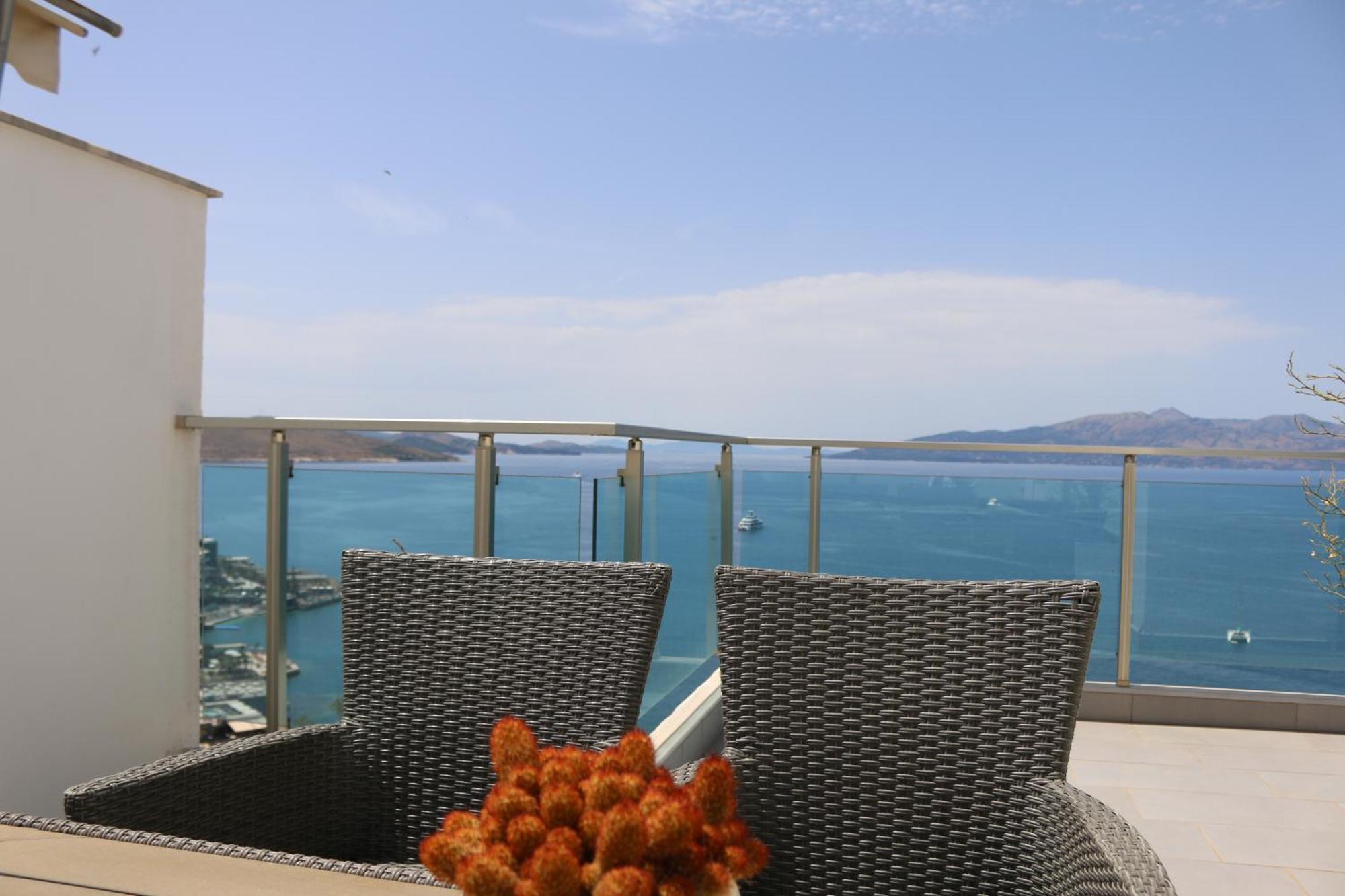 Rocknest Sea View Penthouse Sarandë Exterior foto