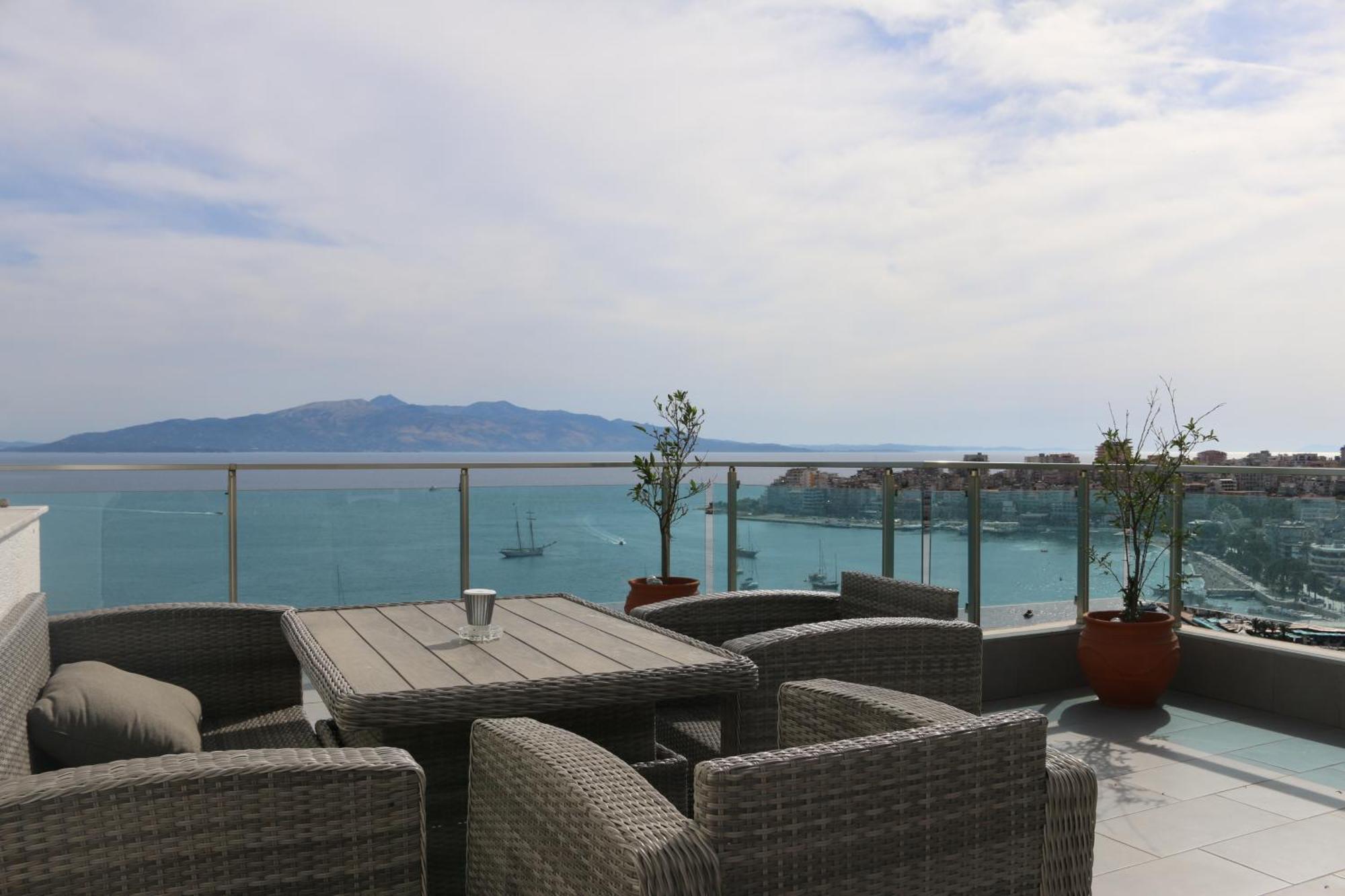 Rocknest Sea View Penthouse Sarandë Exterior foto